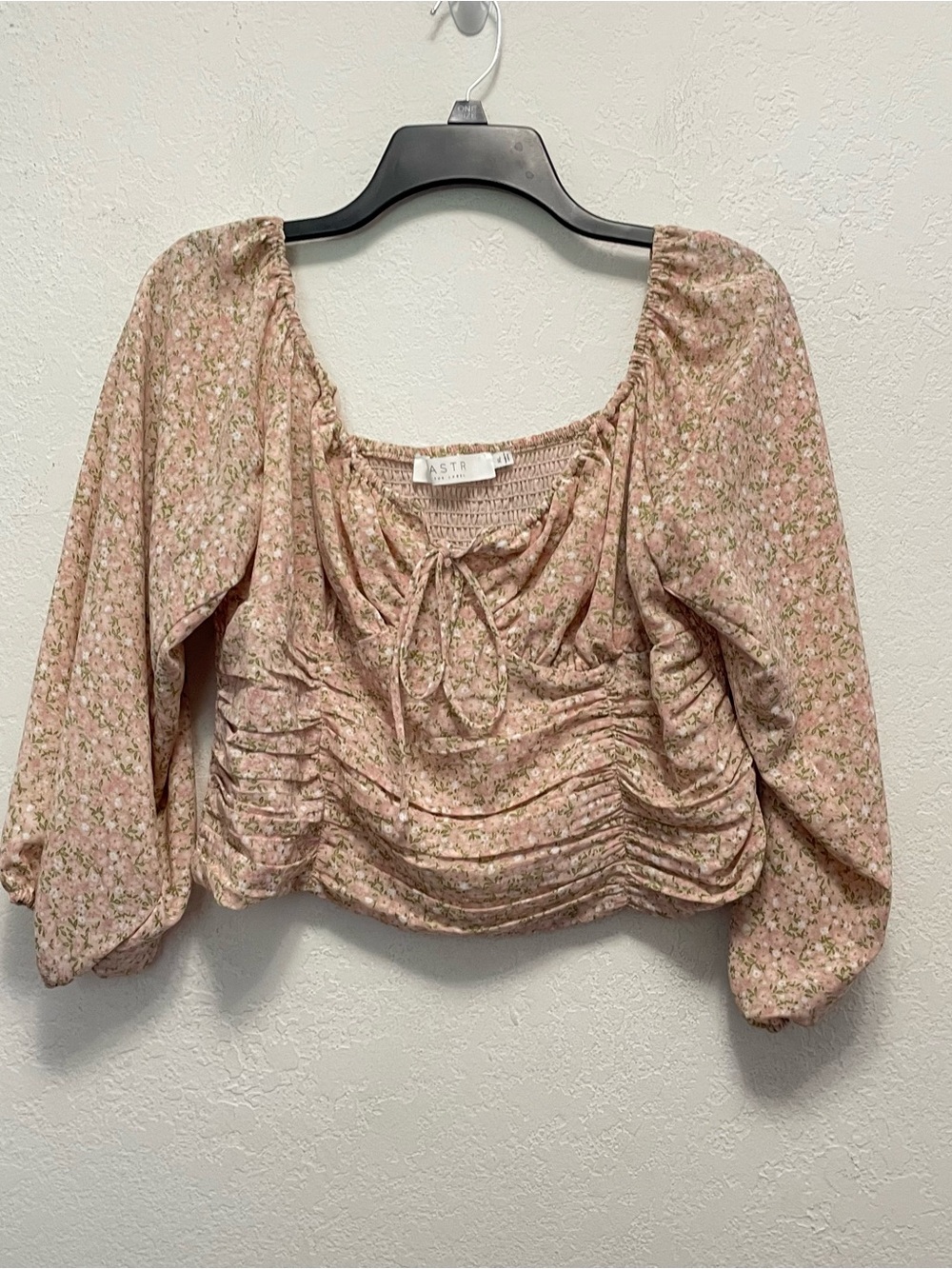 ASTR The Label Womens XL Pink Floral Smocked Crop Blouse Puff Sleeve Ruched